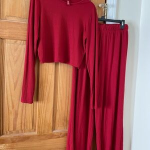 Skims Red Long Sleeve Top and Pants Set, size medium